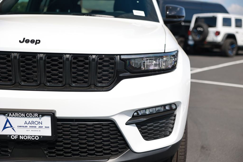 New 2025 Jeep Grand Cherokee Limited w/ Black Appearance Package image 5