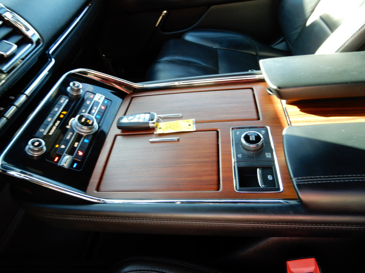 Used 2020 Lincoln Navigator Reserve image 15