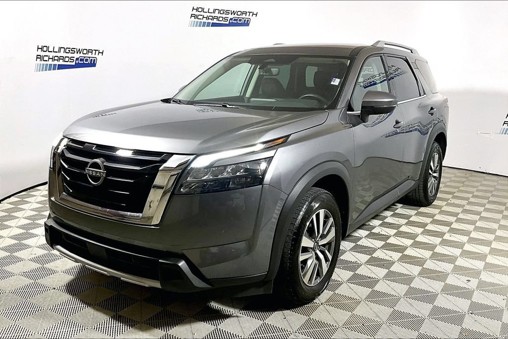 Used 2025 Nissan Pathfinder SL FWD image 1