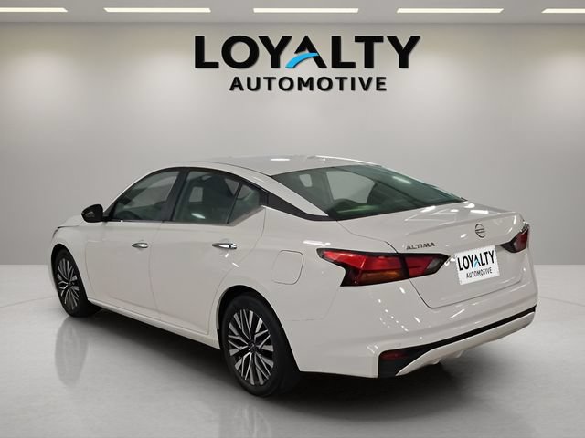 Used 2025 Nissan Altima 2.5 SV FWD image 3
