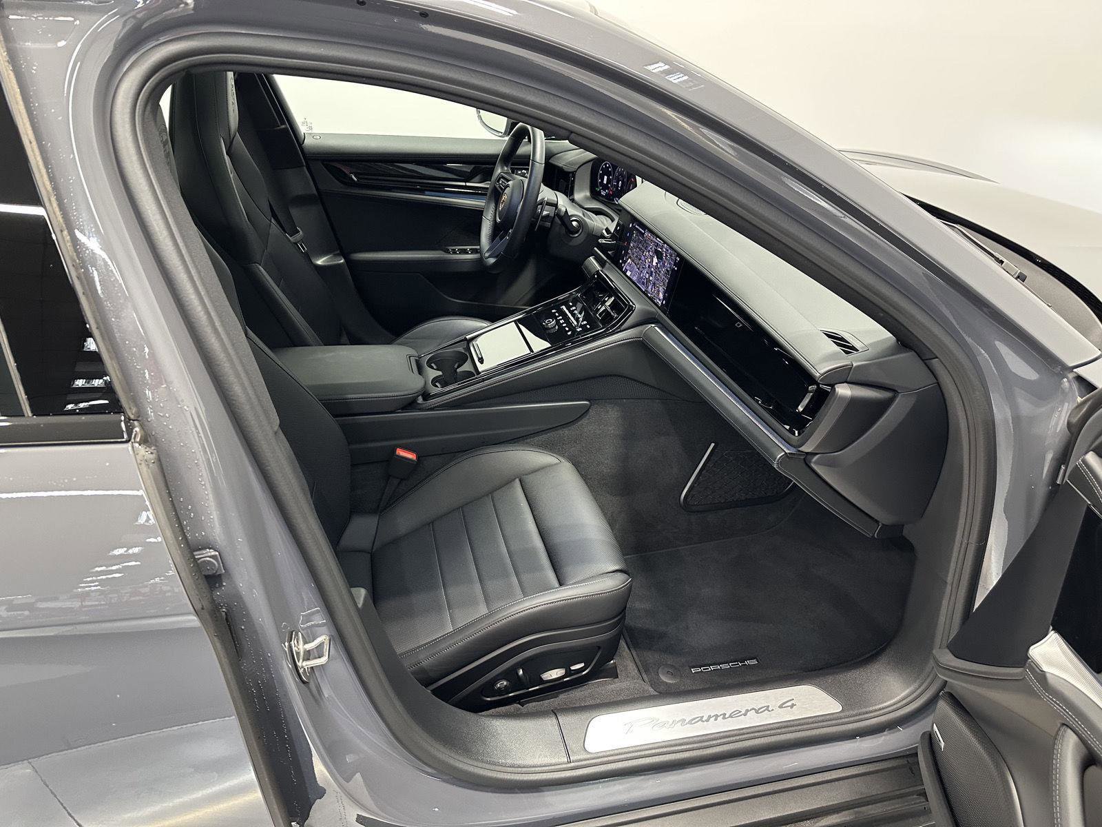 Used 2025 Porsche Panamera 4 image 41