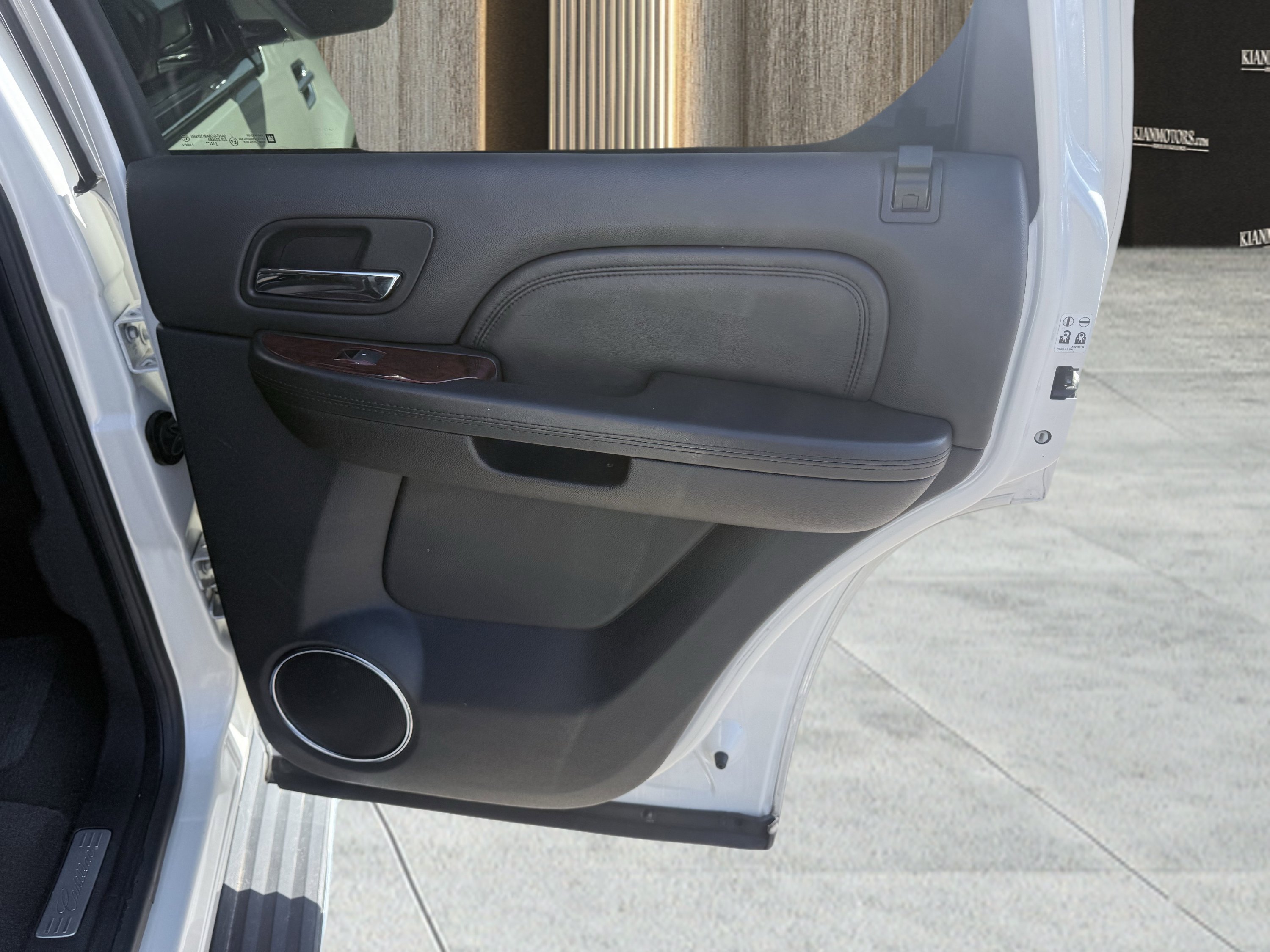 Used 2012 Cadillac Escalade Luxury RWD image 36