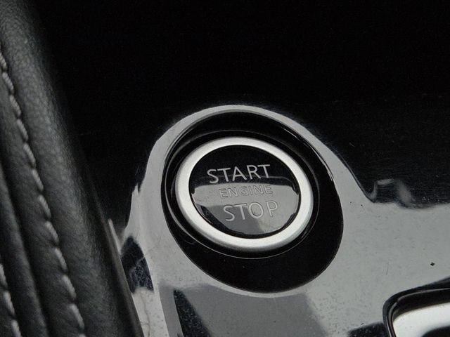 Used 2020 Nissan Kicks SR FWD image 10