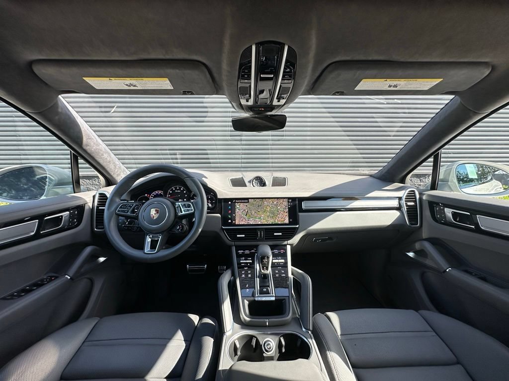 Certified 2023 Porsche Cayenne Turbo AWD/4WD image 33