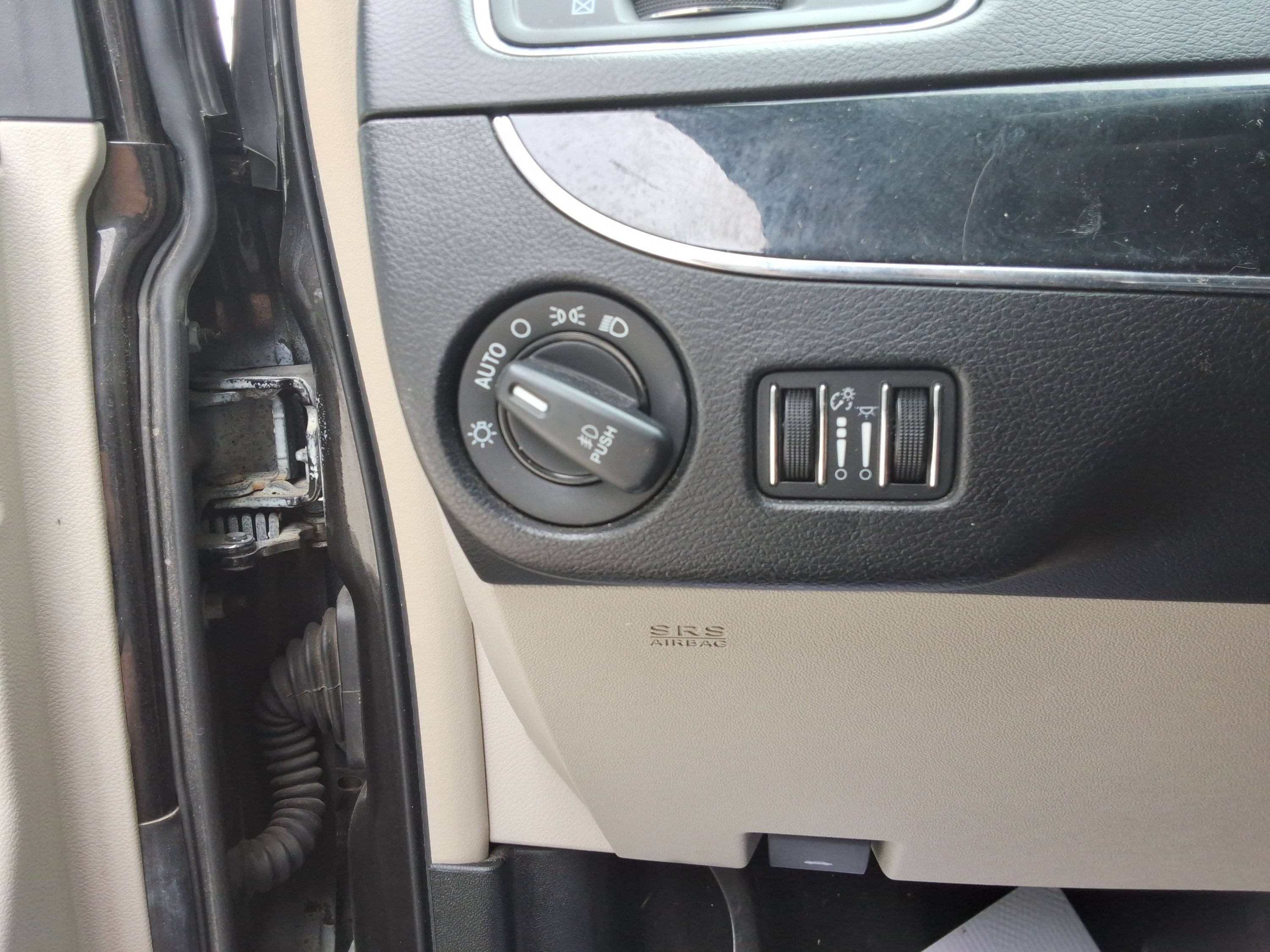 Used 2014 Chrysler Town & Country Touring-L FWD image 20
