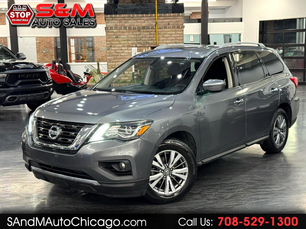 Used 2019 Nissan Pathfinder SV image 1