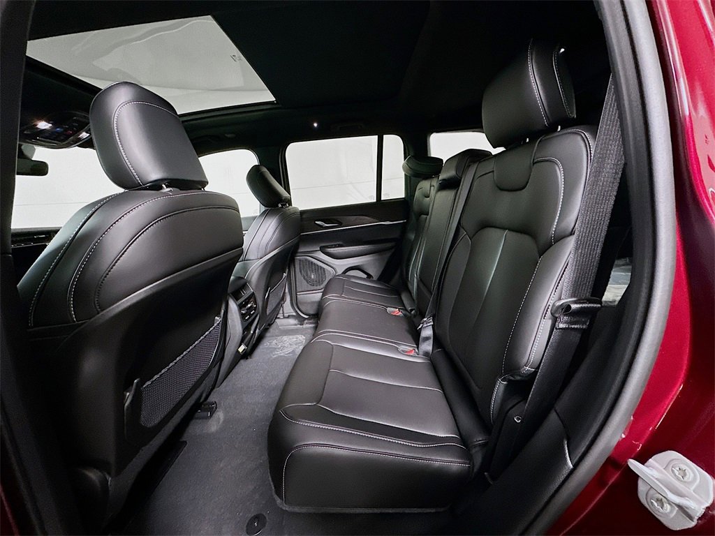 New 2025 Jeep Grand Cherokee Limited image 16