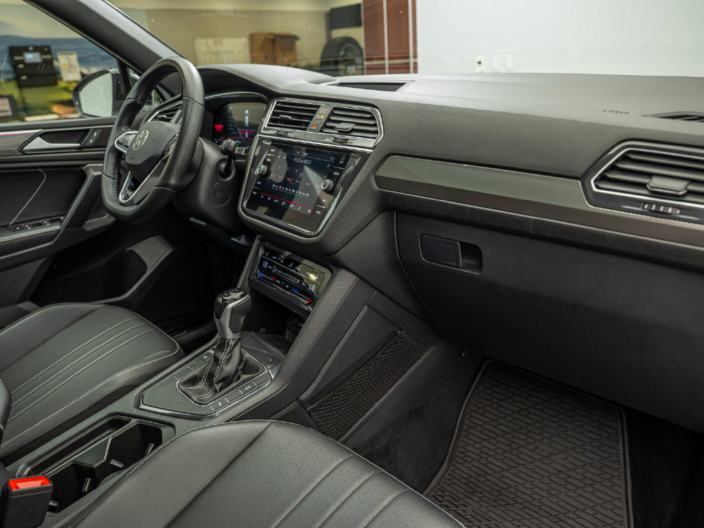 Used 2023 Volkswagen Tiguan SE R-Line FWD image 37