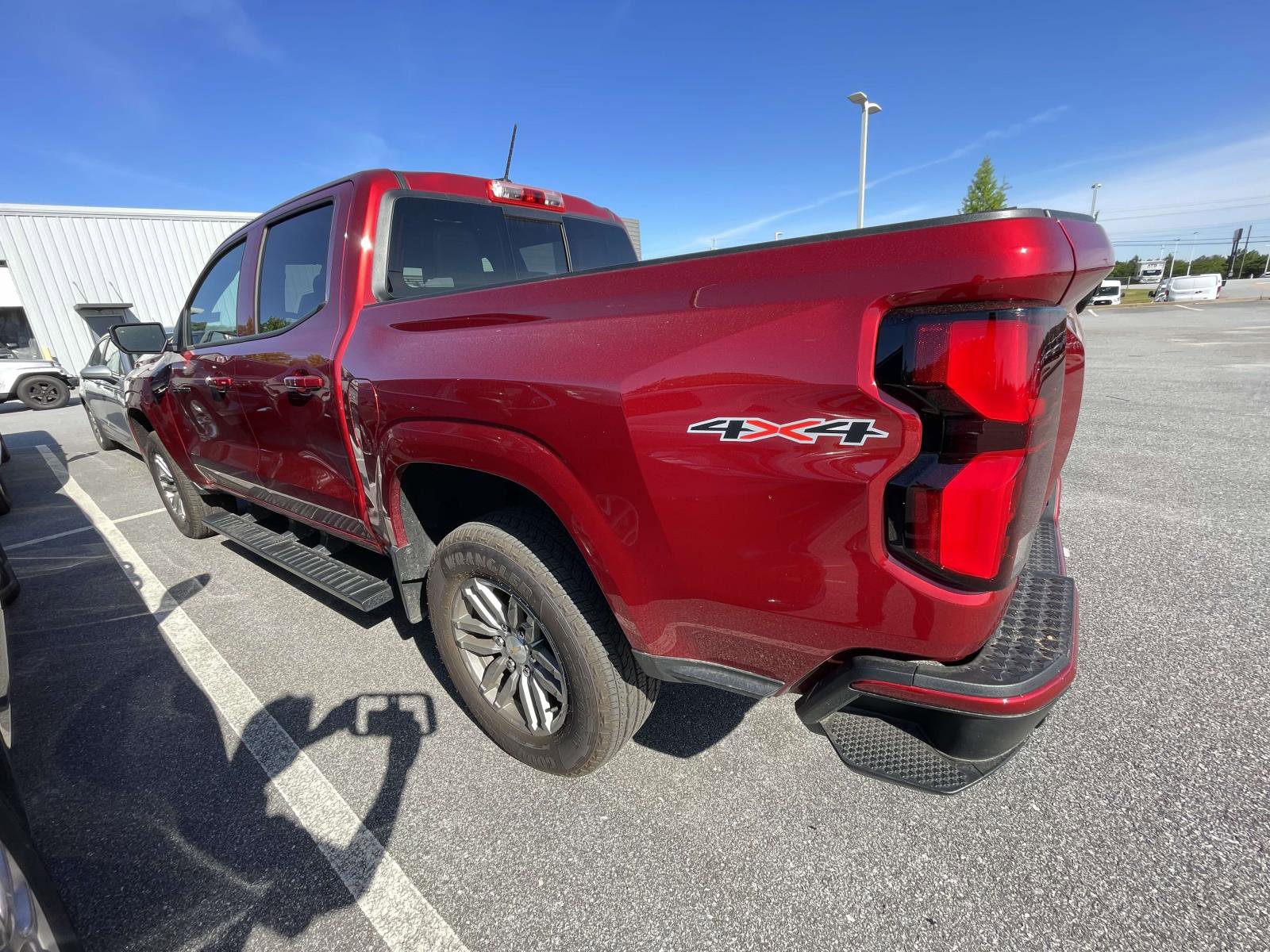 Used 2025 Chevrolet Colorado LT w/ LT Convenience Package AWD/4WD image 13