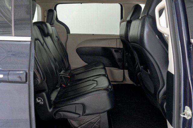 Used 2019 Chrysler Pacifica Touring-L FWD image 43