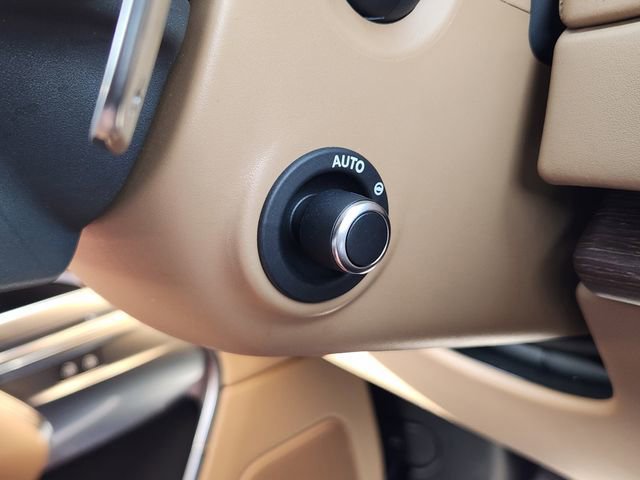 Certified 2025 Land Rover Range Rover SE image 29