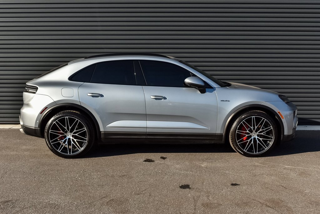 Certified 2025 Porsche Macan 4S Electric w/ Premium Package image 28