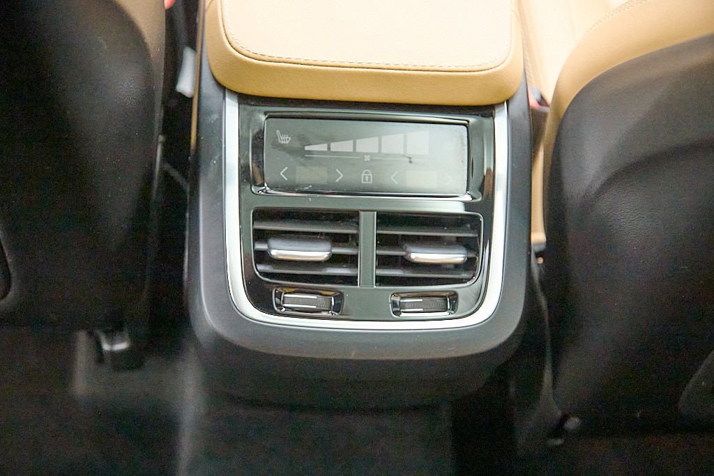 Certified 2024 Volvo XC90 B6 Ultimate w/ Lounge Package image 26