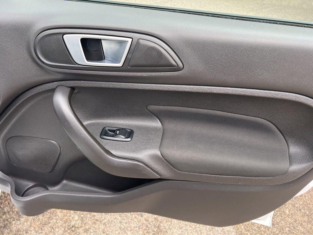 Used 2015 Ford Fiesta SE FWD image 21