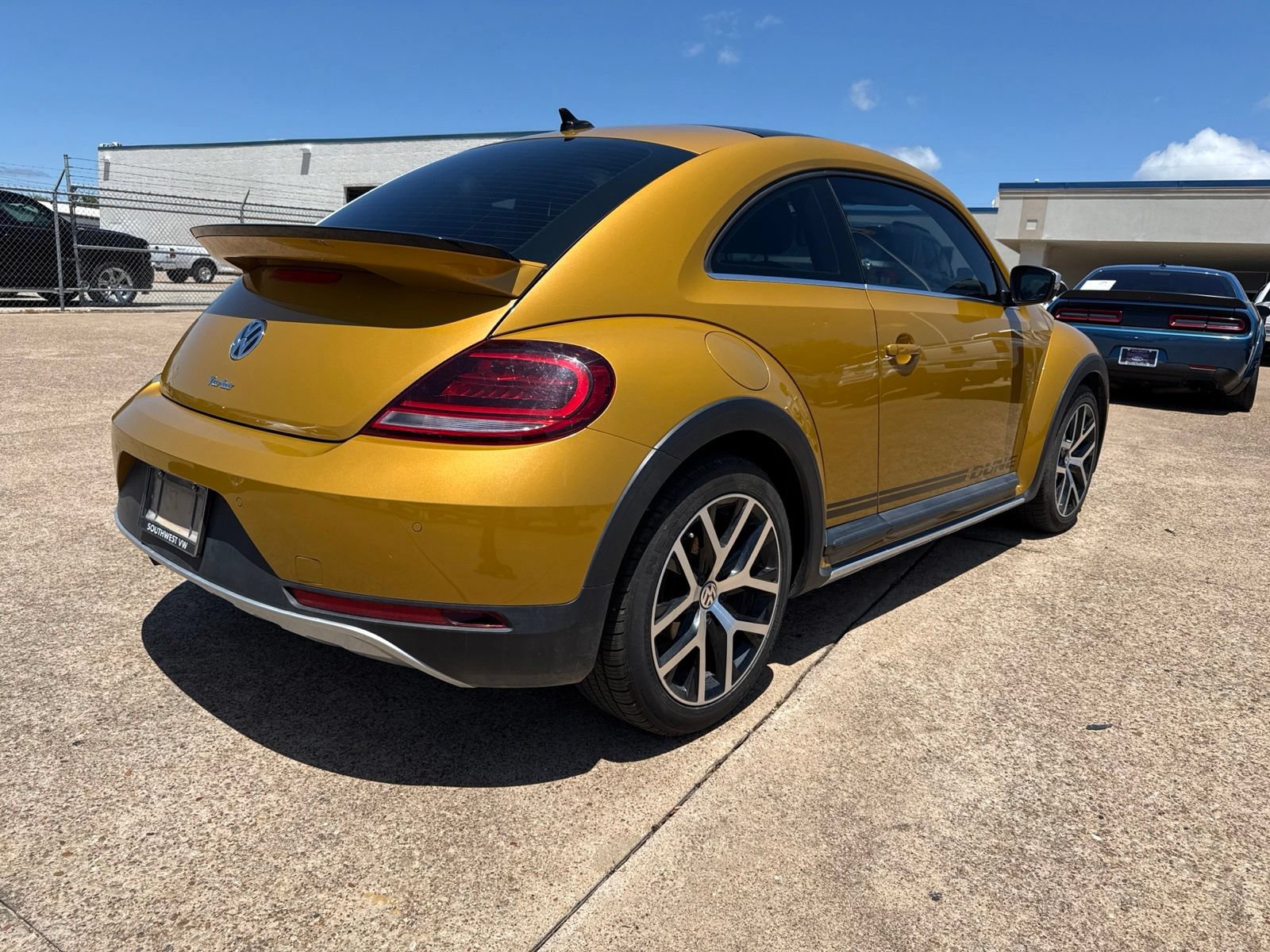 Used 2018 Volkswagen Beetle 2.0T Dune FWD image 7