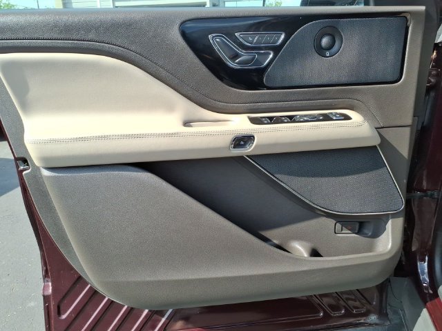 Used 2021 Lincoln Aviator Reserve w/ Elements Package Plus AWD/4WD image 10
