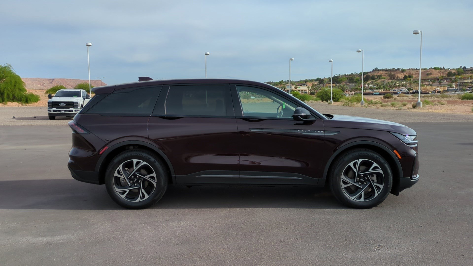 Used 2025 Lincoln Nautilus Premier w/ Jet Appearance Package AWD/4WD image 2