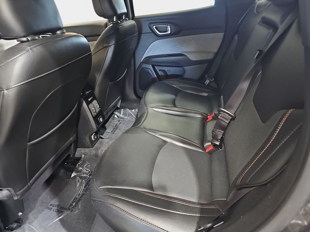 Used 2023 Jeep Compass Latitude AWD/4WD image 16