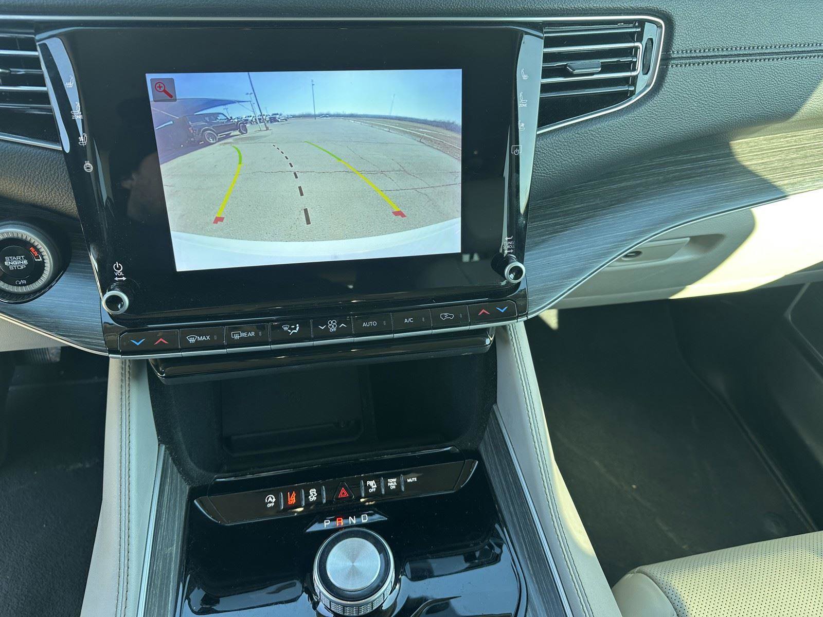 Used 2024 Jeep Wagoneer L Series II image 17