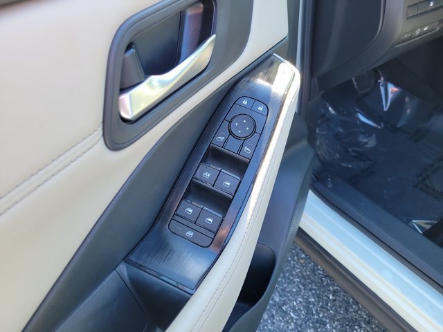 Used 2023 Nissan Rogue SV w/ SV Premium B Package FWD image 17