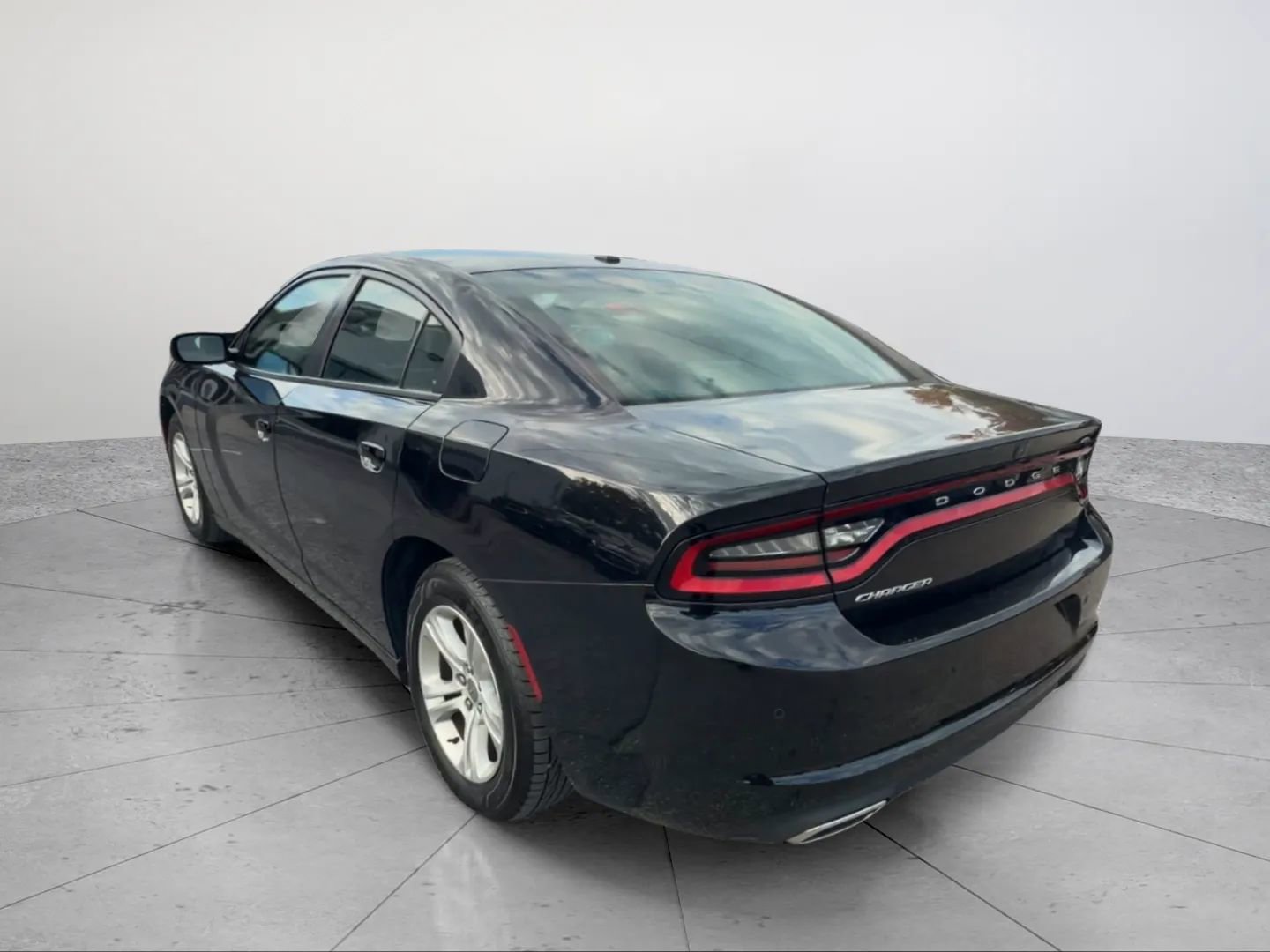Used 2021 Dodge Charger SXT w/ Leather Interior Group image 3