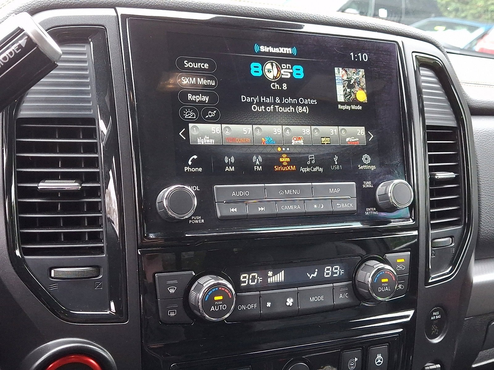 Used 2022 Nissan Titan PRO-4X w/ Pro-4x Convenience Package AWD/4WD image 18