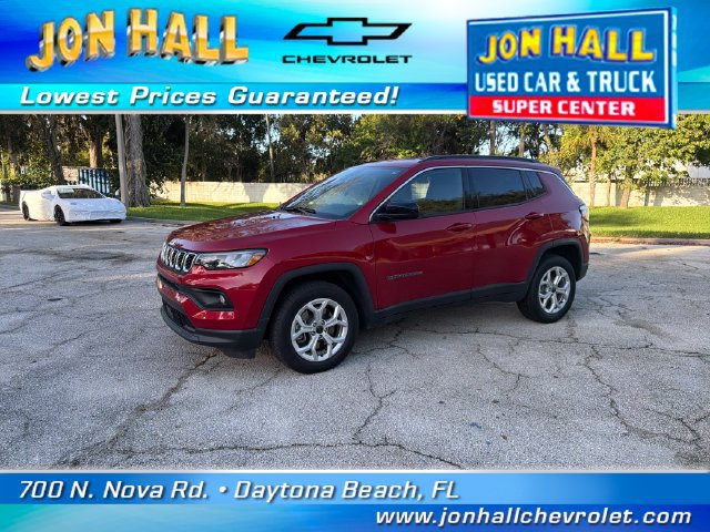 Used 2025 Jeep Compass Latitude AWD/4WD image 2