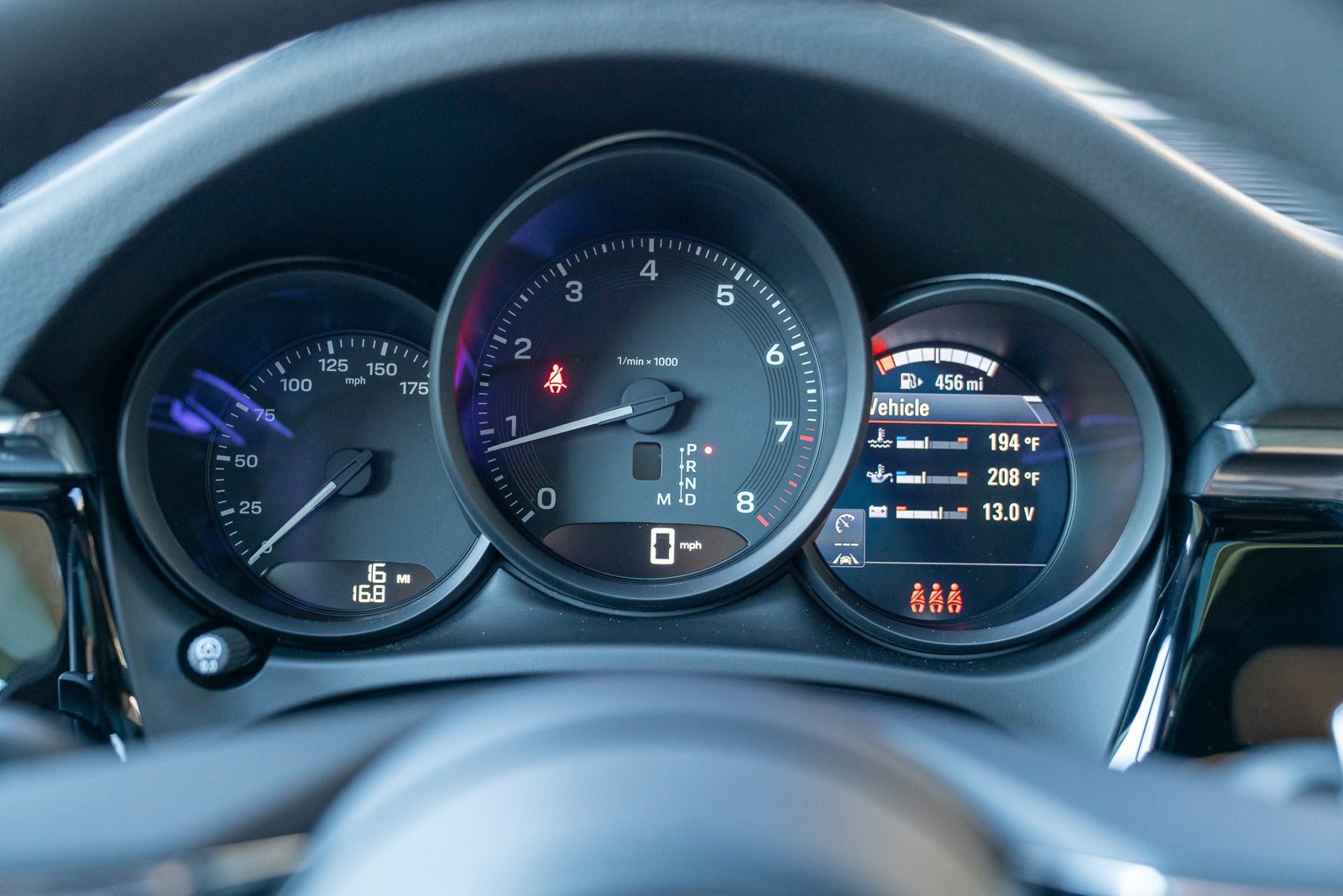 Certified 2025 Porsche Macan image 13