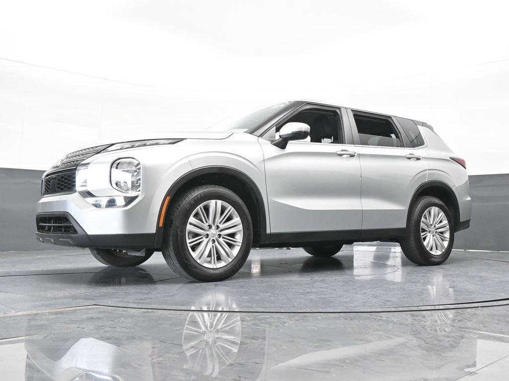 Used 2024 Mitsubishi Outlander ES image 20