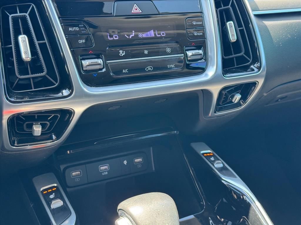 Certified 2023 Kia Sorento SX image 22