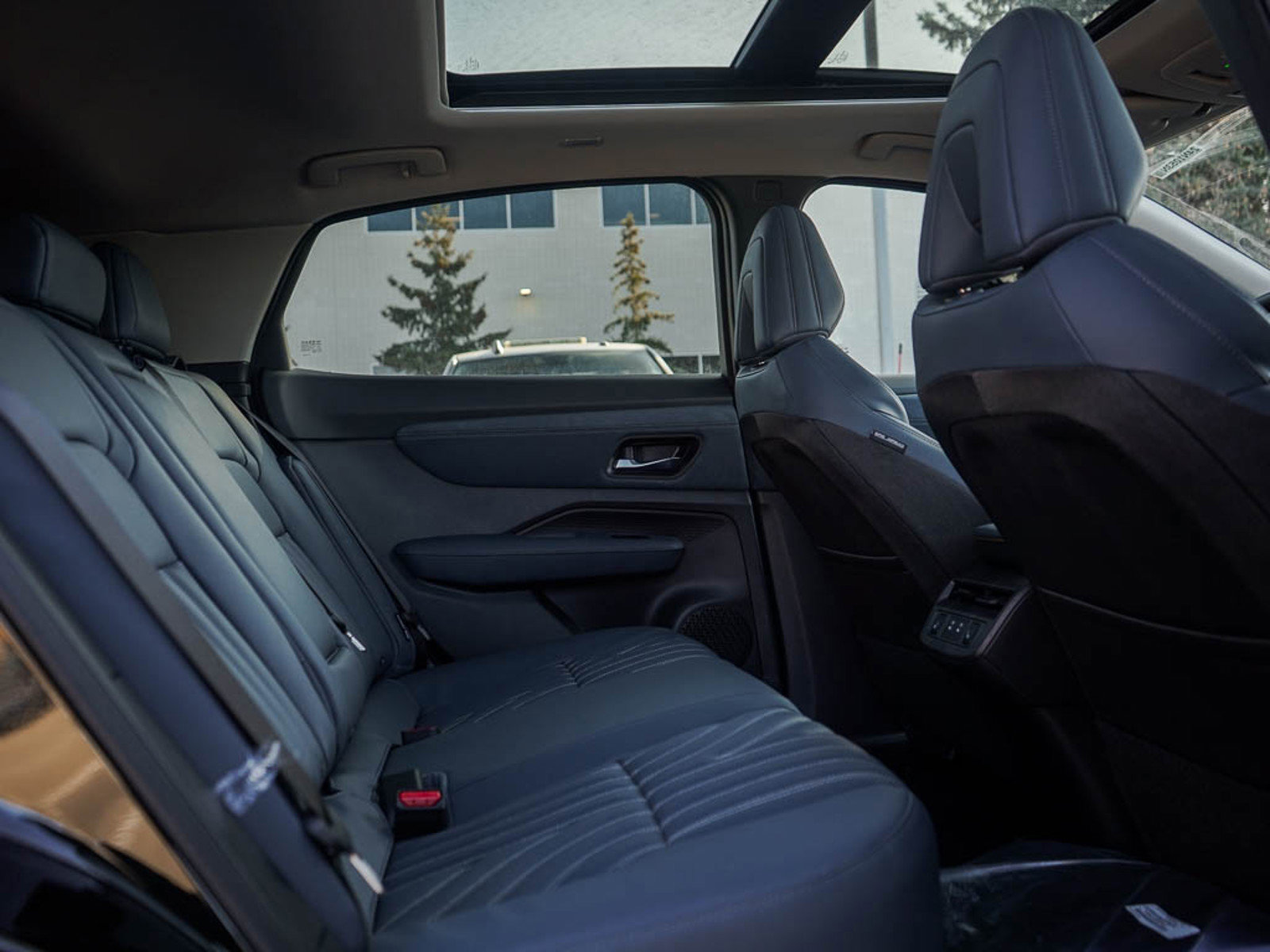 New 2025 Nissan Ariya Platinum image 13