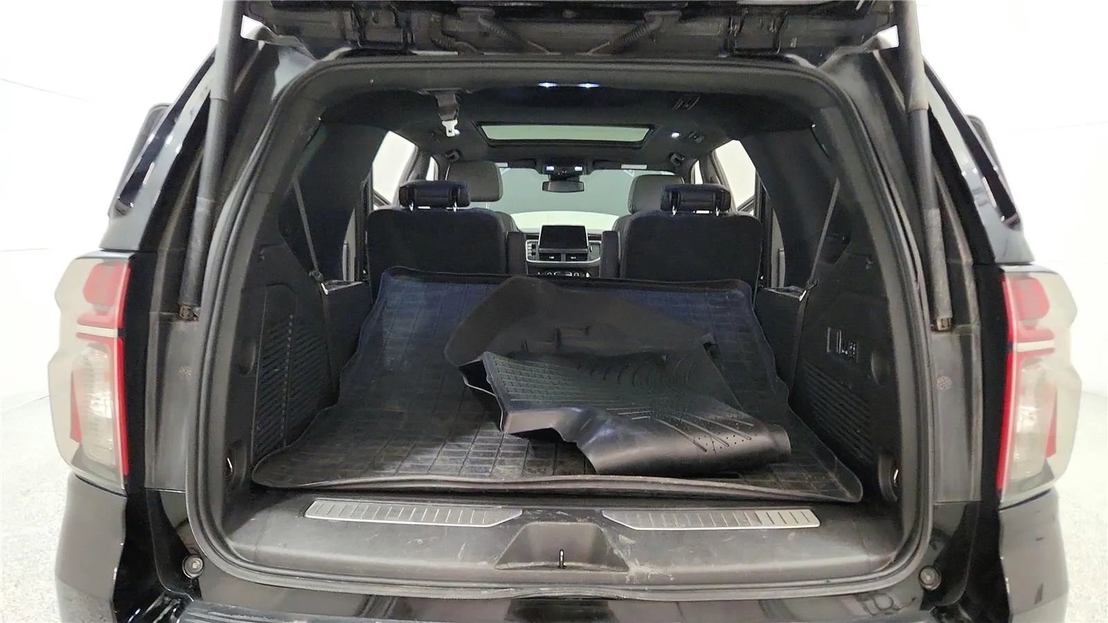 Used 2023 Chevrolet Tahoe Z71 w/ Luxury Package AWD/4WD image 22