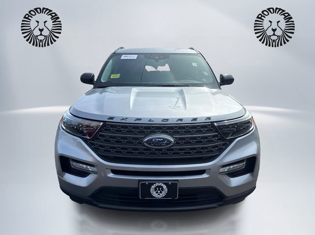 Certified 2022 Ford Explorer XLT w/ Equipment Group 202A image 2