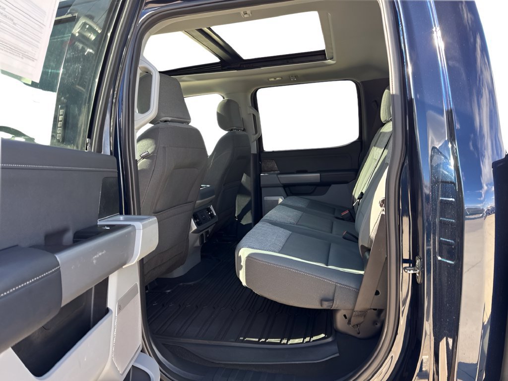 Used 2023 Ford F250 XLT w/ Black Appearance Package AWD/4WD image 10