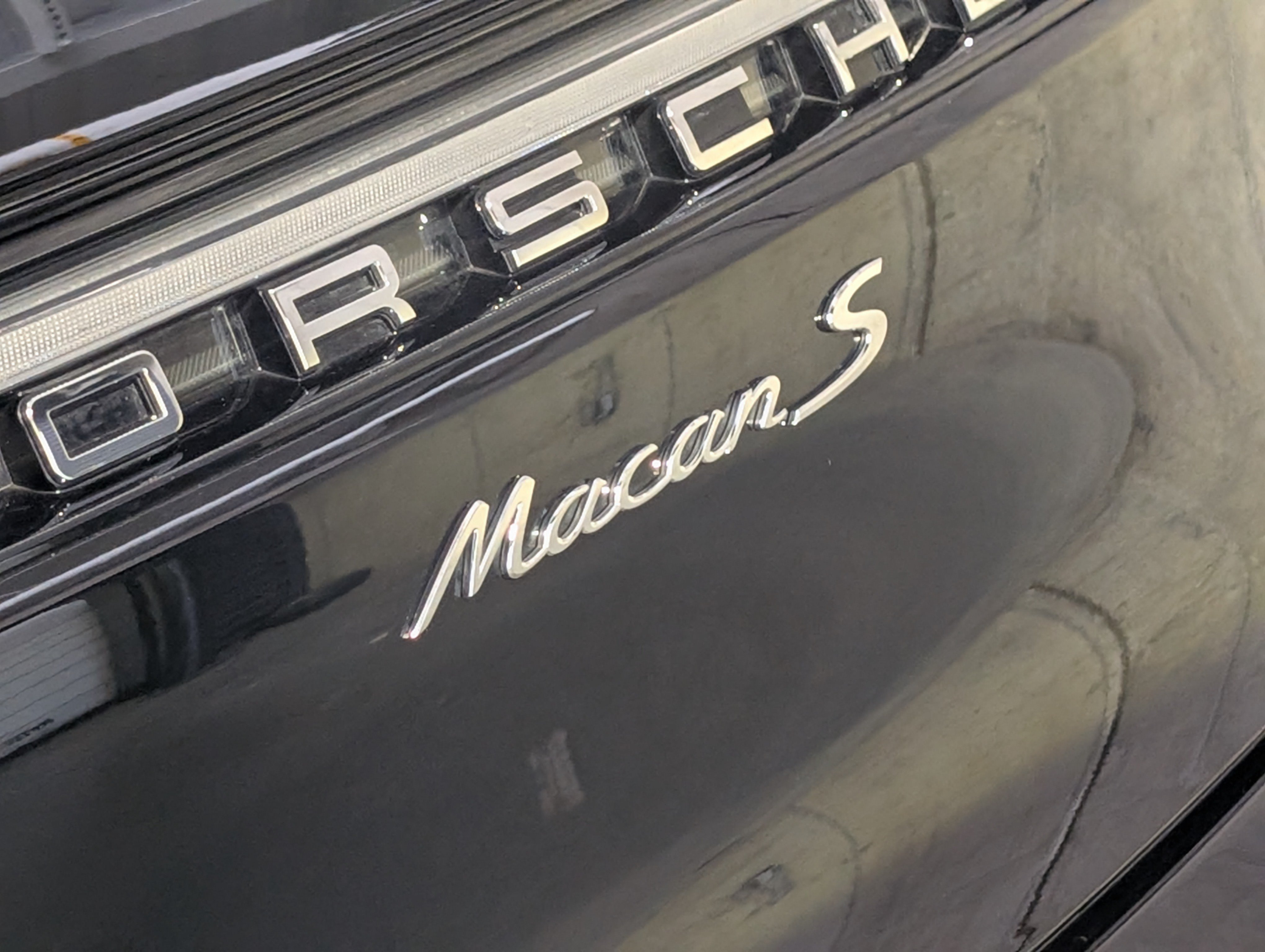 Certified 2025 Porsche Macan S AWD/4WD image 18