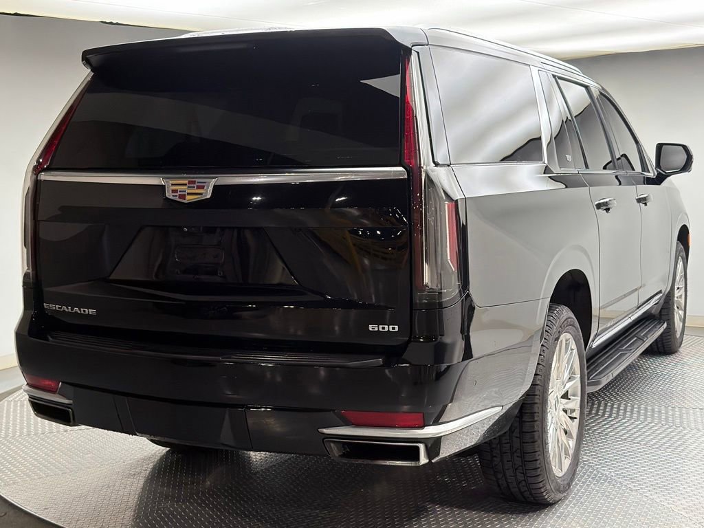 Used 2023 Cadillac Escalade ESV Premium Luxury image 3