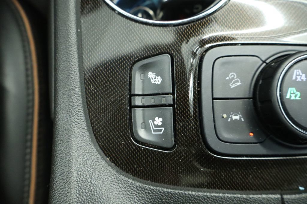 Used 2022 GMC Acadia AT4 w/ Technology Package AWD/4WD image 43