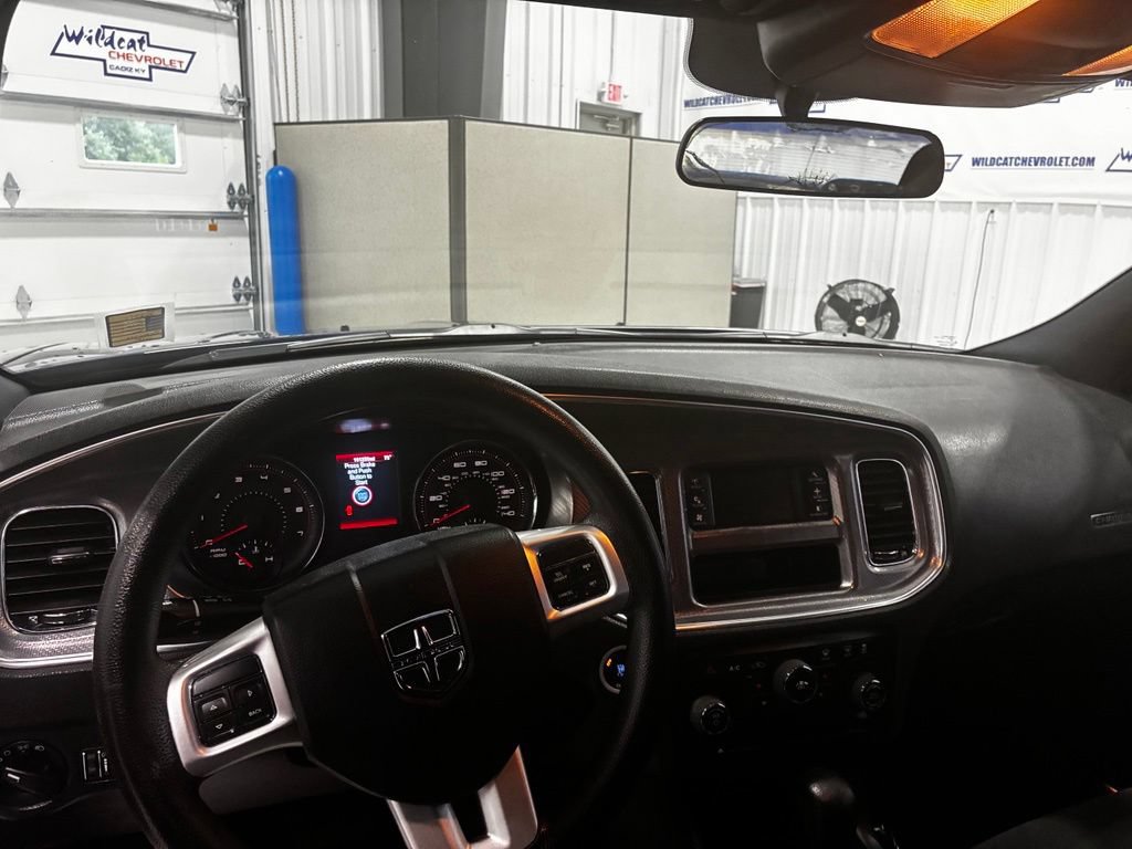 Used 2014 Dodge Charger SE w/ Sport Appearance Group RWD image 2