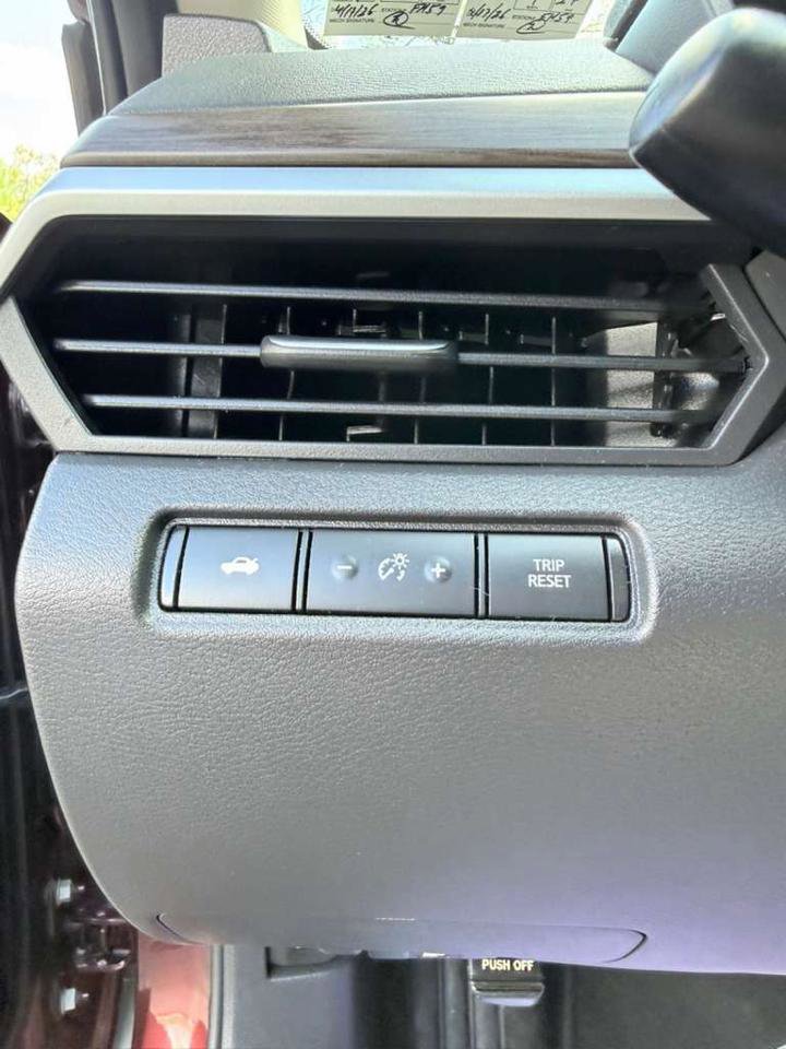 Used 2025 Nissan Altima 2.5 SV image 16