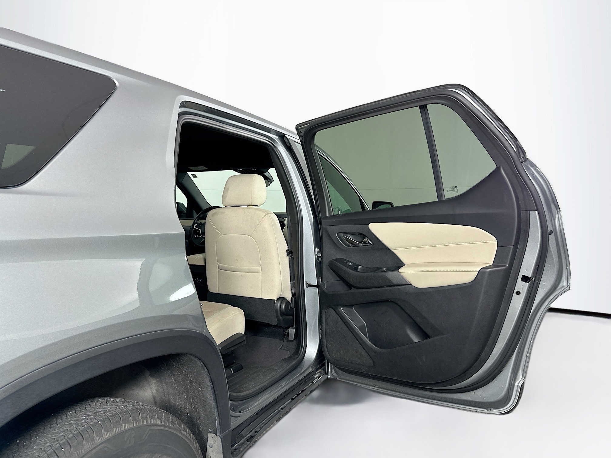 Used 2023 Chevrolet Traverse LS w/ Safety Package image 30