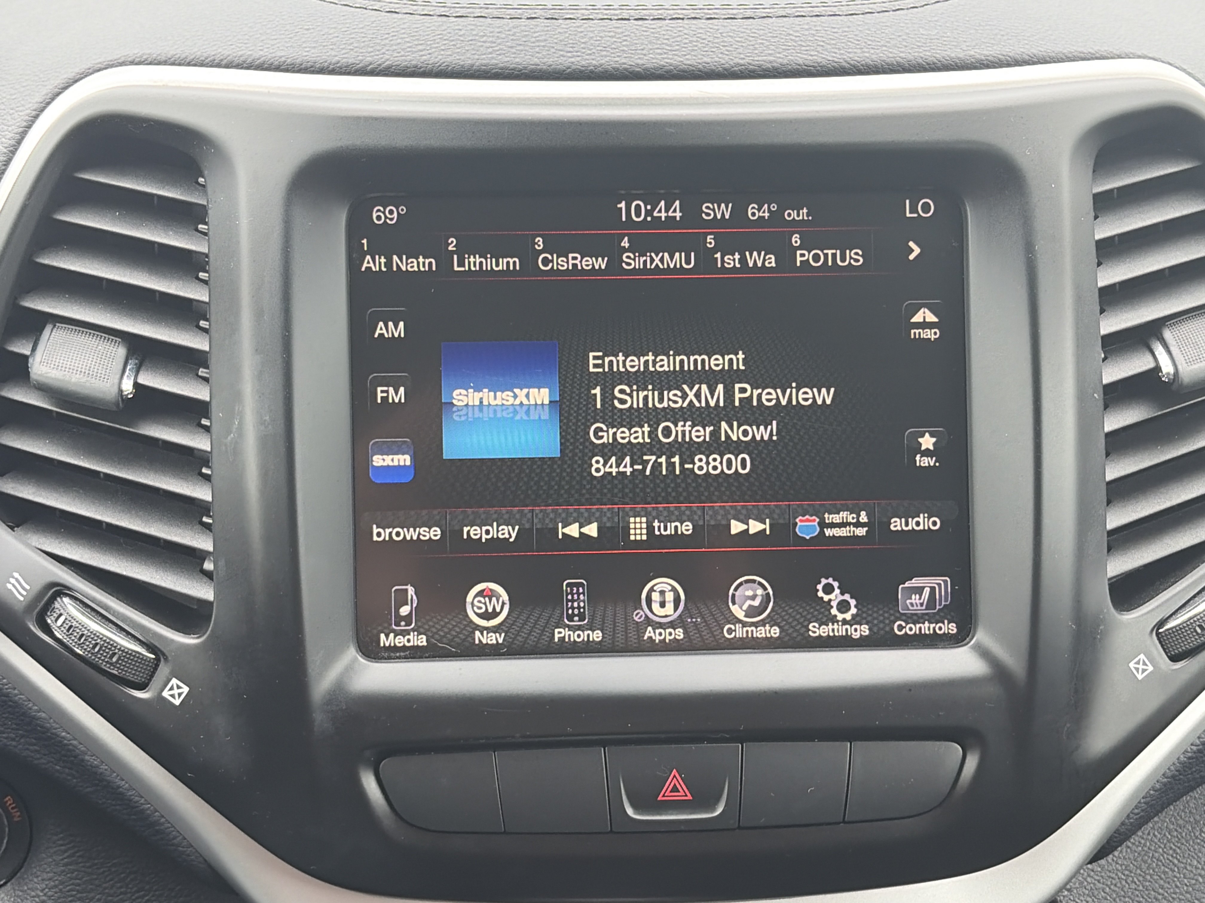 Used 2014 Jeep Cherokee Limited w/ Luxury Group AWD/4WD image 31