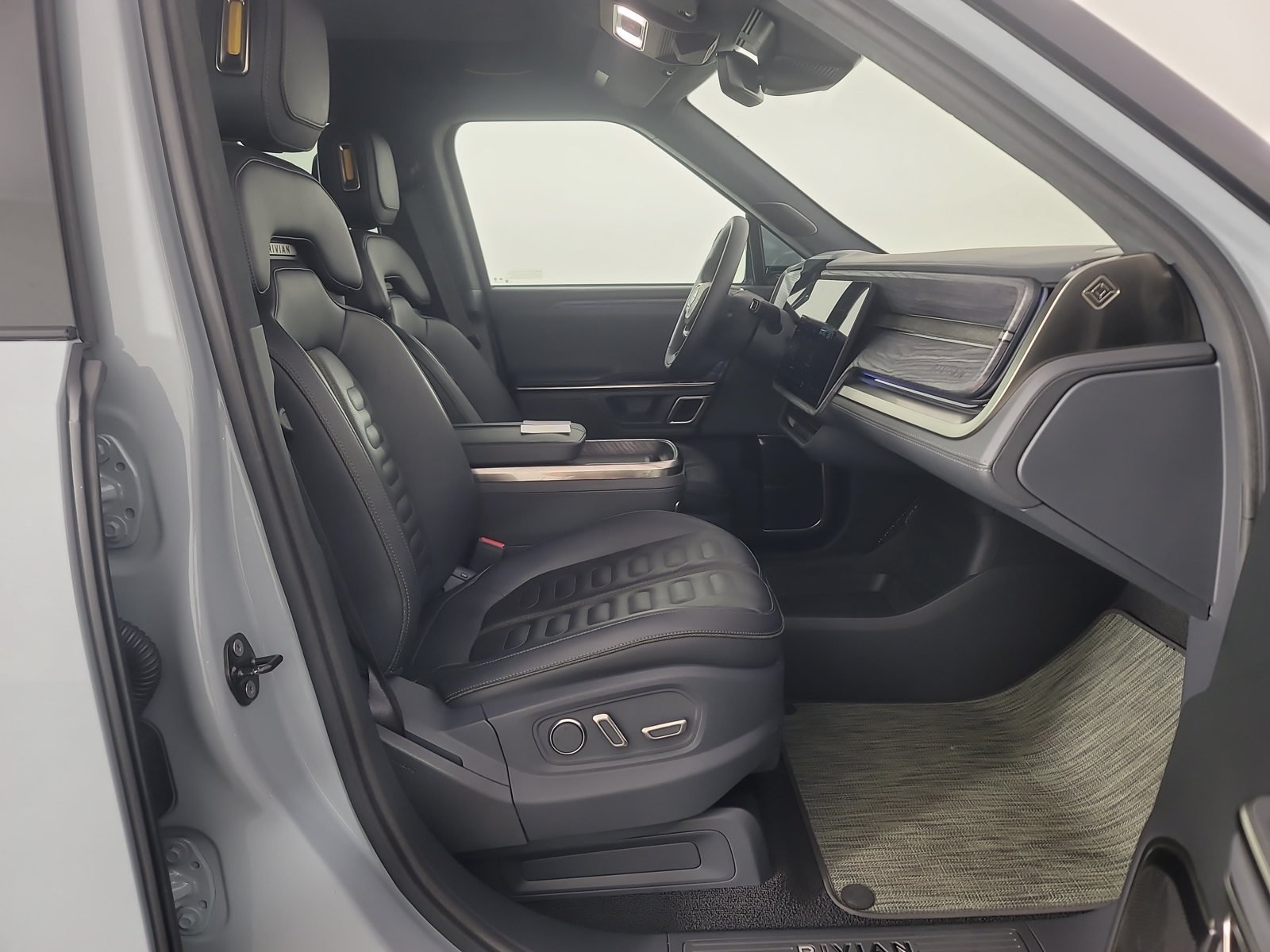 Used 2022 Rivian R1S Launch Edition Quad AWD/4WD image 24