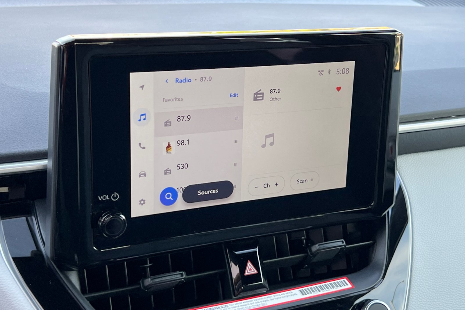 Certified 2025 Toyota Corolla SE w/ Convenience Package image 17