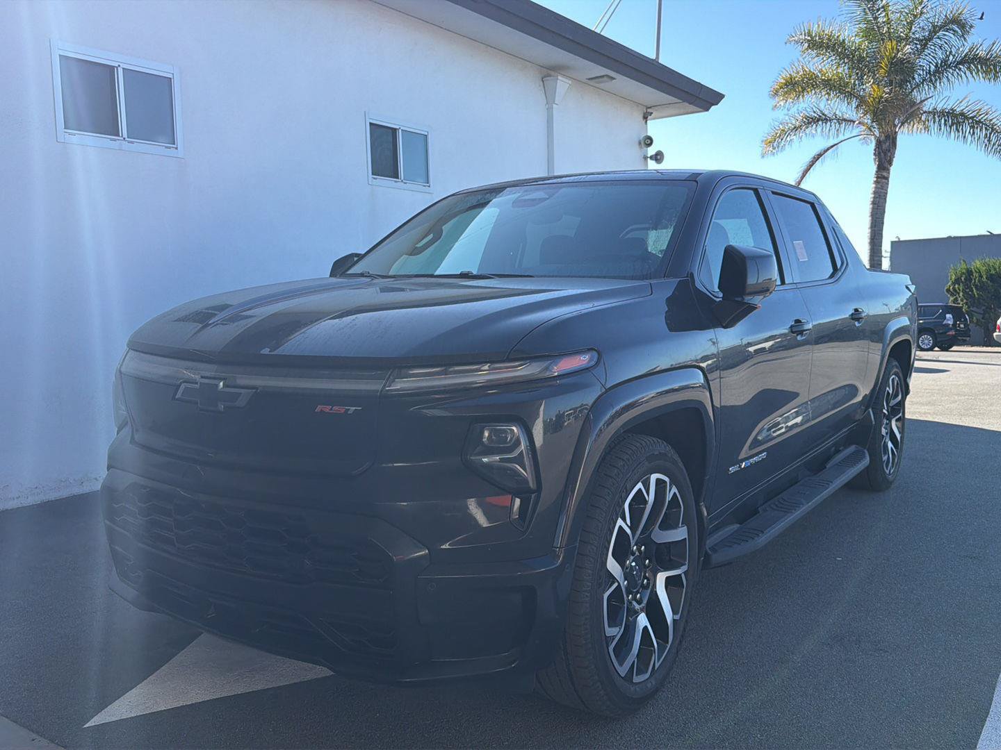 Used 2025 Chevrolet Silverado EV RST AWD/4WD image 5