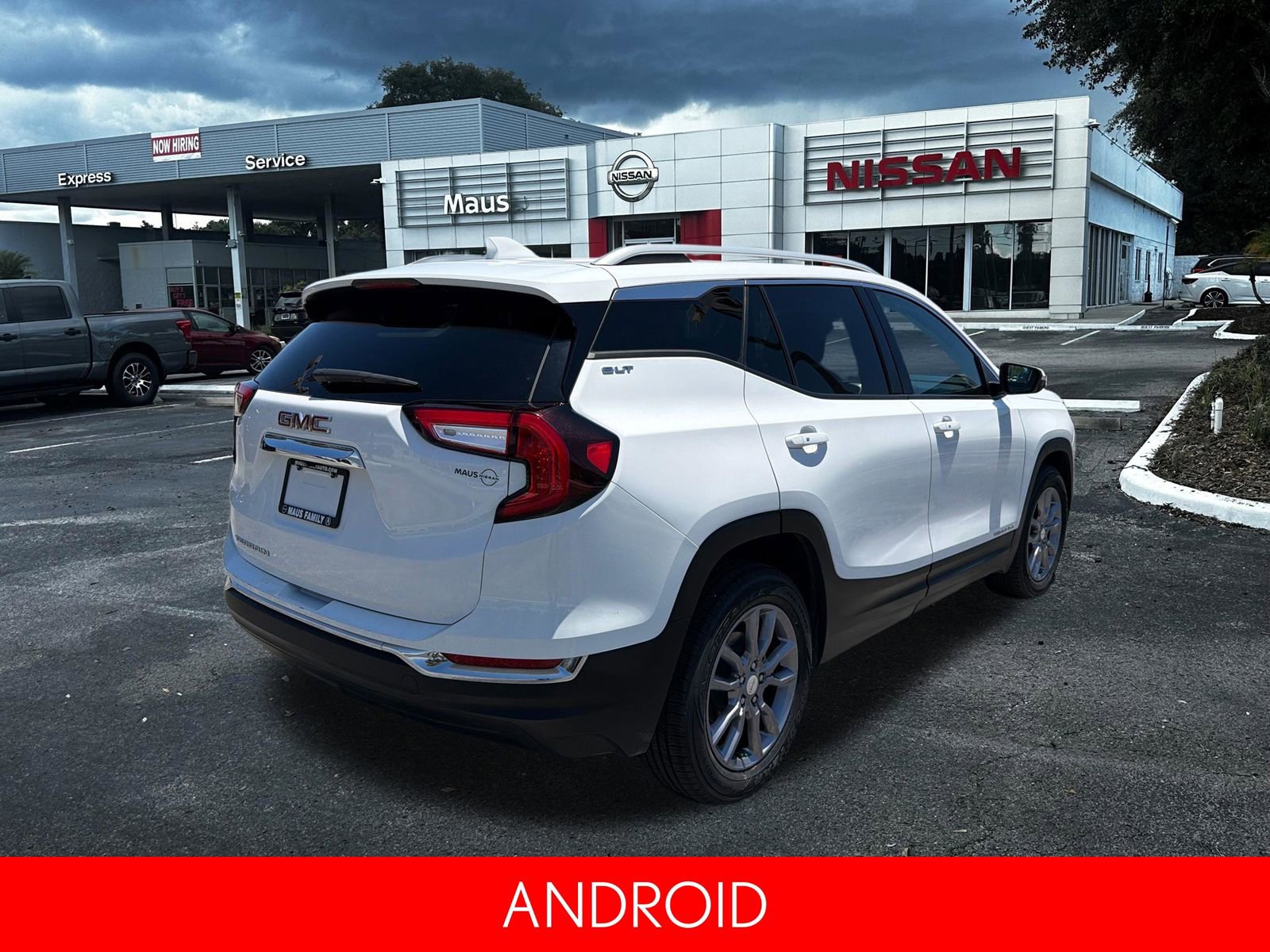 Used 2024 GMC Terrain SLT FWD image 4