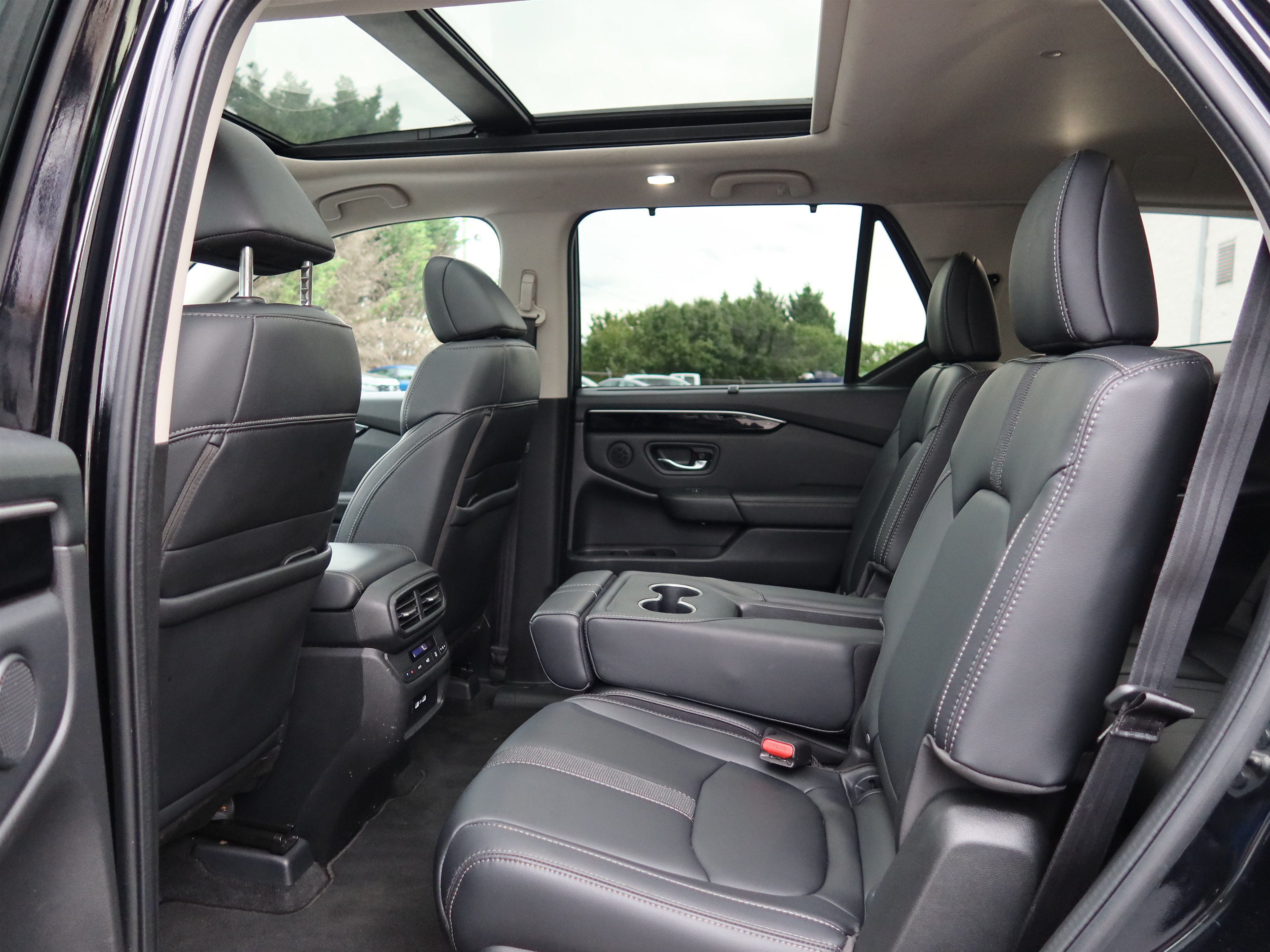 Used 2023 Honda Pilot Touring image 17