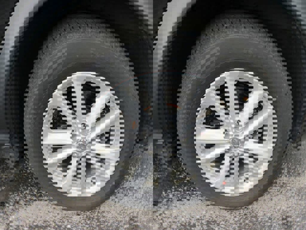 Used 2017 Nissan Rogue Sport SV AWD/4WD image 9