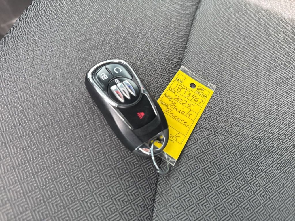 Used 2025 Buick Encore GX Preferred image 30