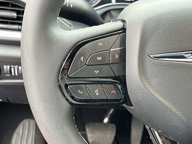 Used 2025 Chrysler Pacifica Limited FWD image 28