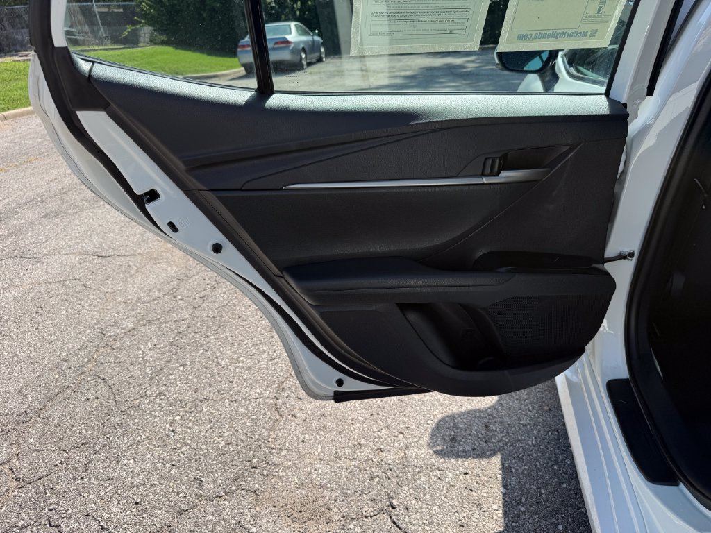 Used 2025 Toyota Camry LE FWD image 31
